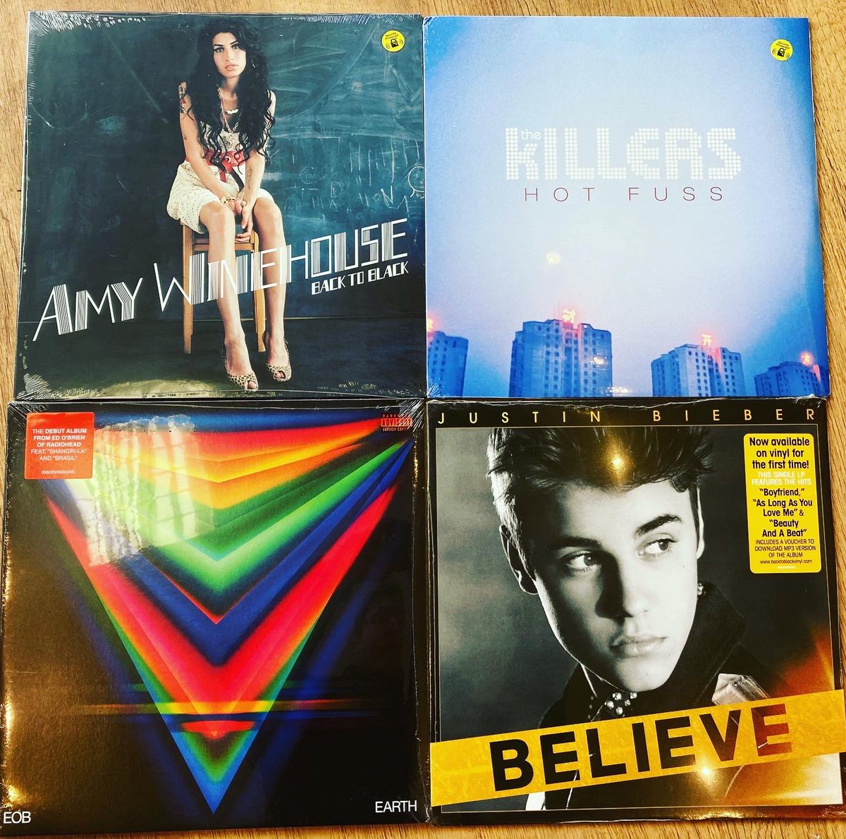 whistle_shop's tweet photo. 🎉SALE🎉 We are in the process of adding 400+ new LPs to our £15 Sale today so keep checking our website to get your first picks before they all run out!
~
Buy through🔗in bio or here👇
https://t.co/J5nY4yWGDA #vinylwhistle #januarysale #lockdownoffers #buyvinylonline https://t.co/kd1SKQngfN