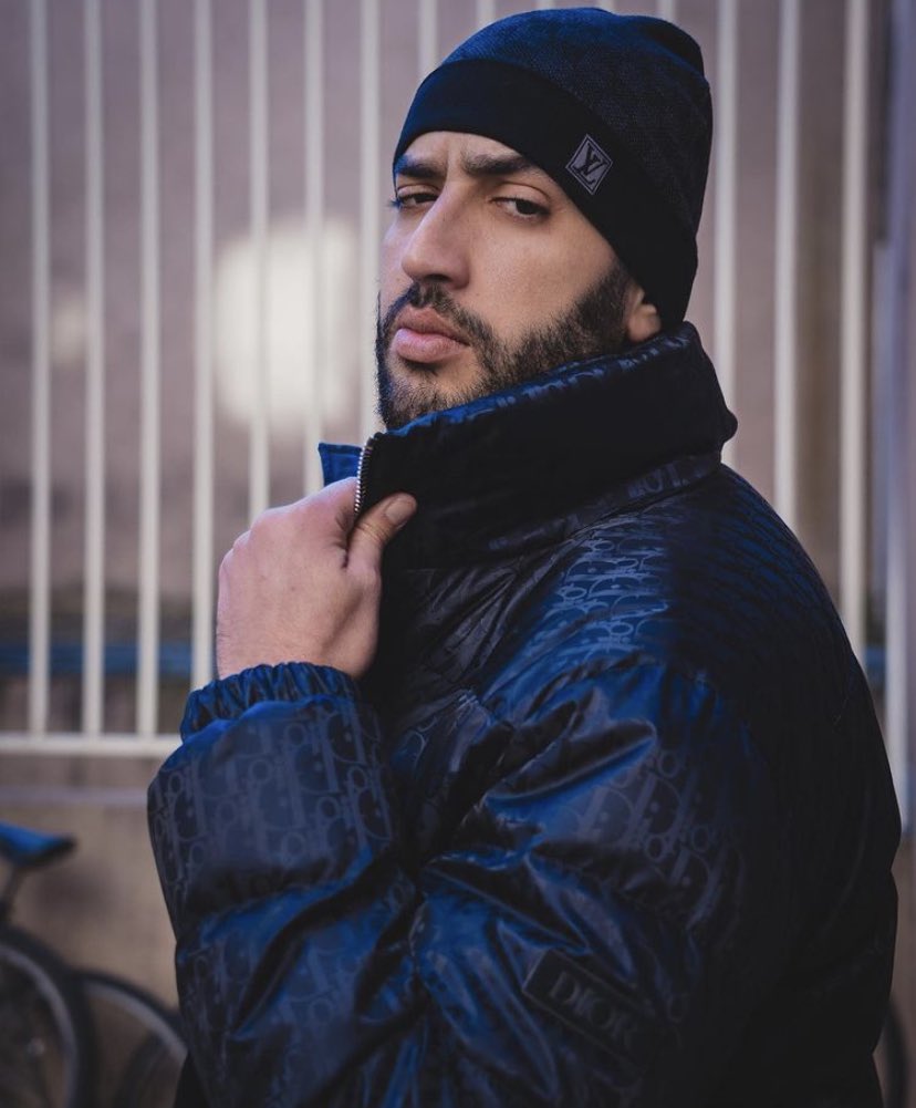 midiminuit__'s tweet photo. À minuit on aura droit au 1er album de ZKR et Brulux 🔥 https://t.co/2Rs690lYaX