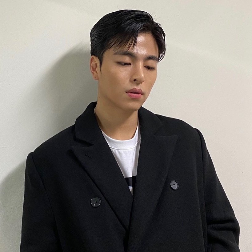 godsftkjh's tweet photo. junhoe's glorious forehead ig posts throughout the years https://t.co/ZJ5Oyn5PFZ