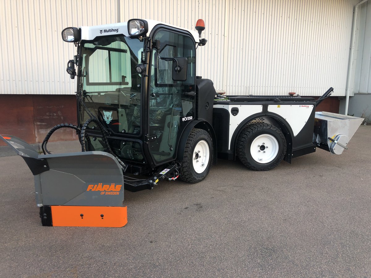 Multihog's tweet photo. Swedish company #PEAB recognise the cost efficiencies of having one #machine for both #wintermaintenance and spring clean up, which is why they chose a #Multihog #multipurpose #sweeper!

#snowplow #plowing #snowremoval #sweeping https://t.co/GowYEv7fzL
