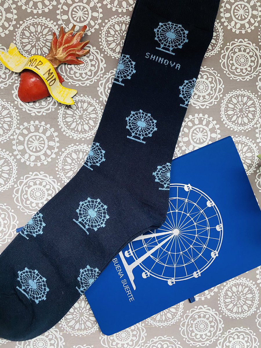 Y llegaron los reyes y mis súper colegas de <a href="/shinovaoficial/">Shinova (oficial)</a> me han regalado esta pedazo de agenda de la buena suerte, entradas para el concierto presentacion y unos calcetines calentitos y molones para ahora que está nevando!
Mil gracias chicos, mil gracias <a href="/GabrielShinova/">Gabriel de la Rosa</a> 💖!