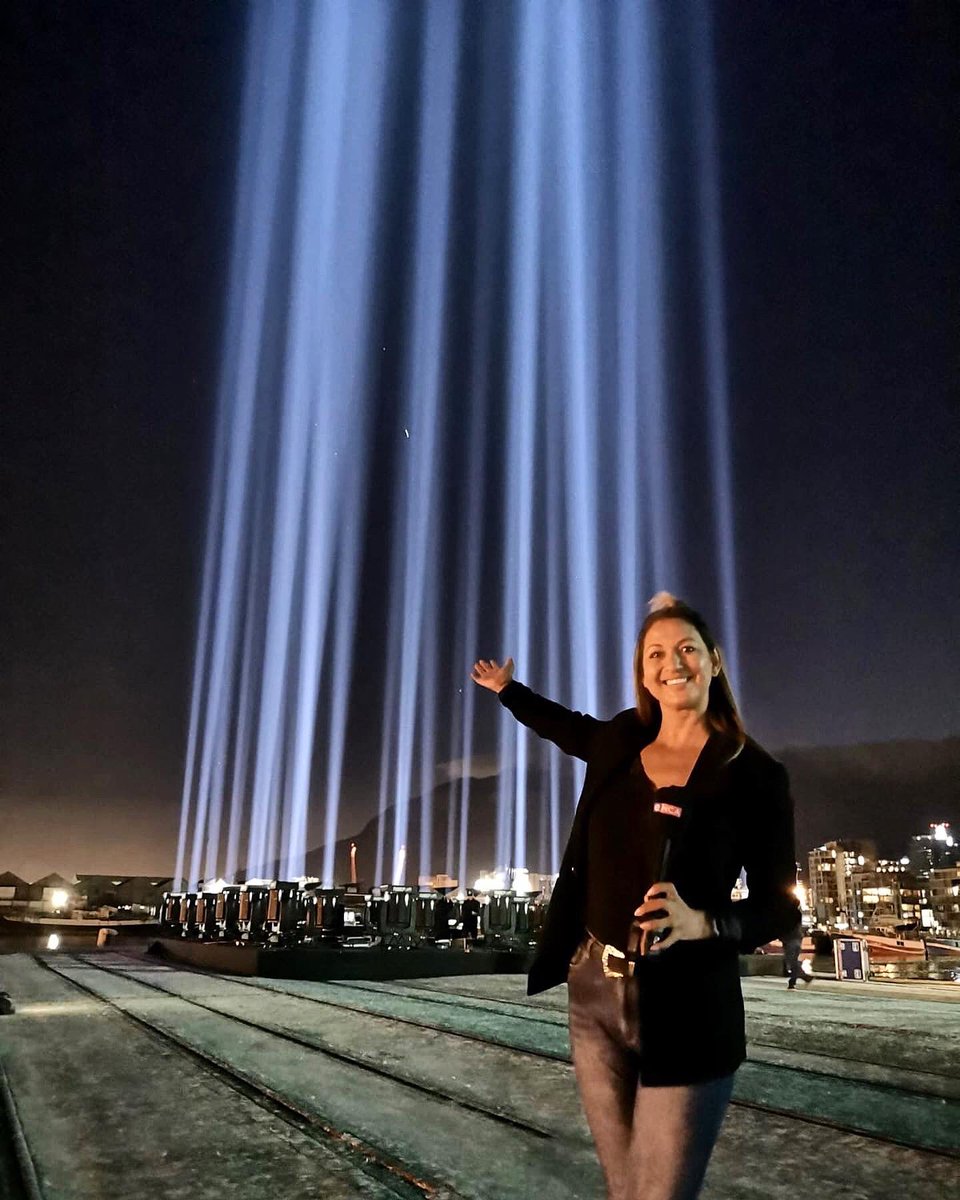 TanyaNefdt's tweet photo. Such a cool moment to get up close and personal to the incredible #BeamOfHope residents and visitors to CPT would’ve spotted over the past few days.💡
Its an initiative by the @vandawaterfront to bring some inspiration and hope after a tough 2020🙏🏽
Full story on @eNCA https://t.co/ezq1I97WPZ