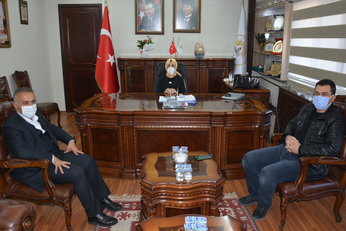 Harran Üniversitesi  Öğretim Üyesi Yrd. Doç. Dr. İdris Kırhan Başkanımız Ayşe Çakmak'ı ziyaret ederek hayırlı olsun temennilerinde bulundu.