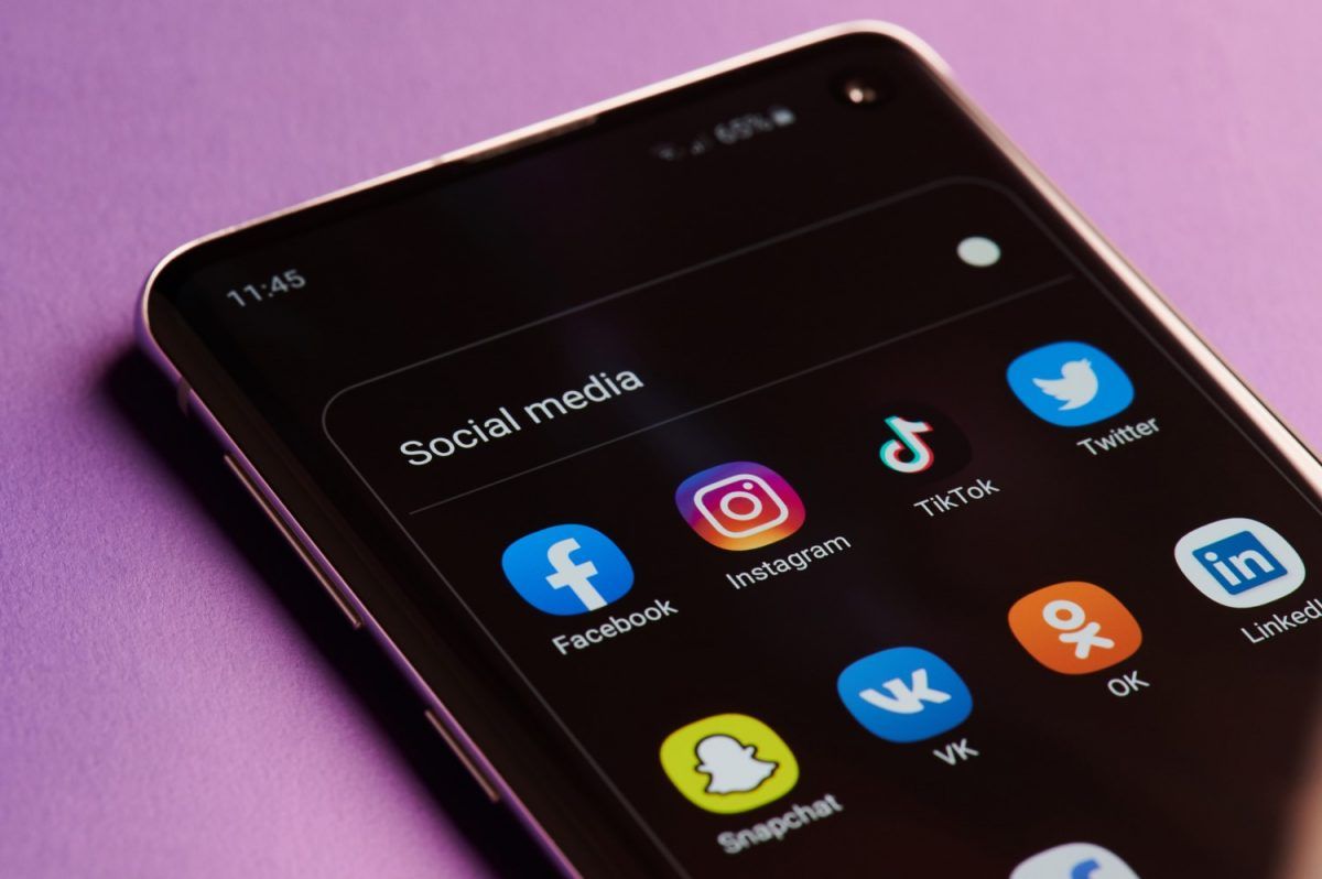 produnet974's tweet photo. Un petit récap' de l'évolution des médias sociaux en 2020 avec @BlogModerateur ! Entre Messenger rooms, reels Instagram, ou encore Youtube shorts, les réseaux sociaux n'ont pas cessé de ns proposer de nvelles fonctionnalités l🙂
https://t.co/zaah6UKZGu
#PromeneurduNet #Numerique https://t.co/XuuEzvGEjA