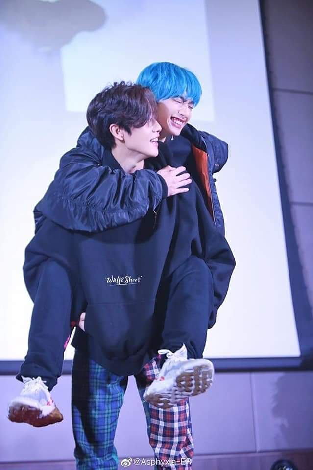 skzie_'s tweet photo. Gun with and without Mark🖤💛 #GunMark #AmmoforGN #MarkSiwat #magusMG https://t.co/w5vDzQ2lv1