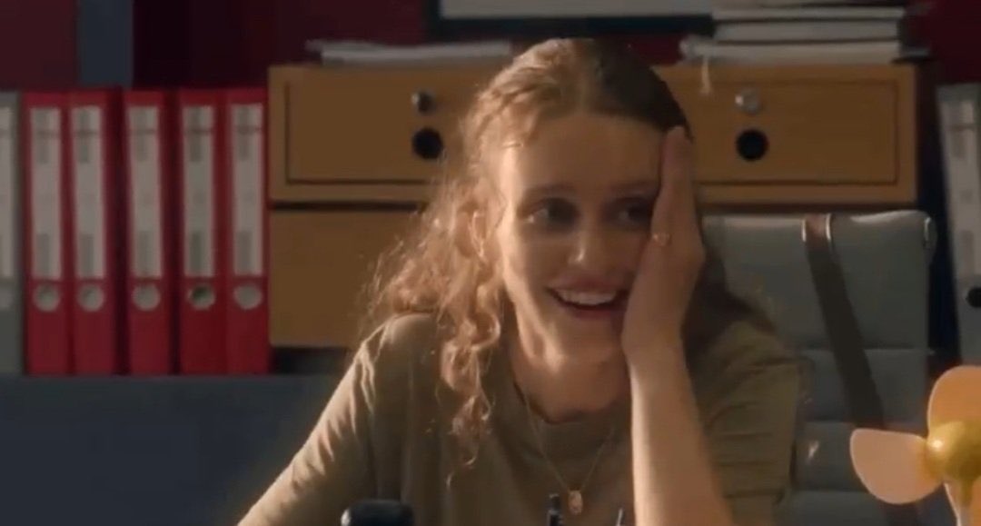 Uykulu bir şekilde #WhatsApp acaba ne kabul ettirdi diye düşünüyorum 🤔