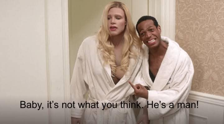 morenoluisf's tweet photo. this is a pic of Kanye explaining the situation to Kim. https://t.co/f8AETScHgJ