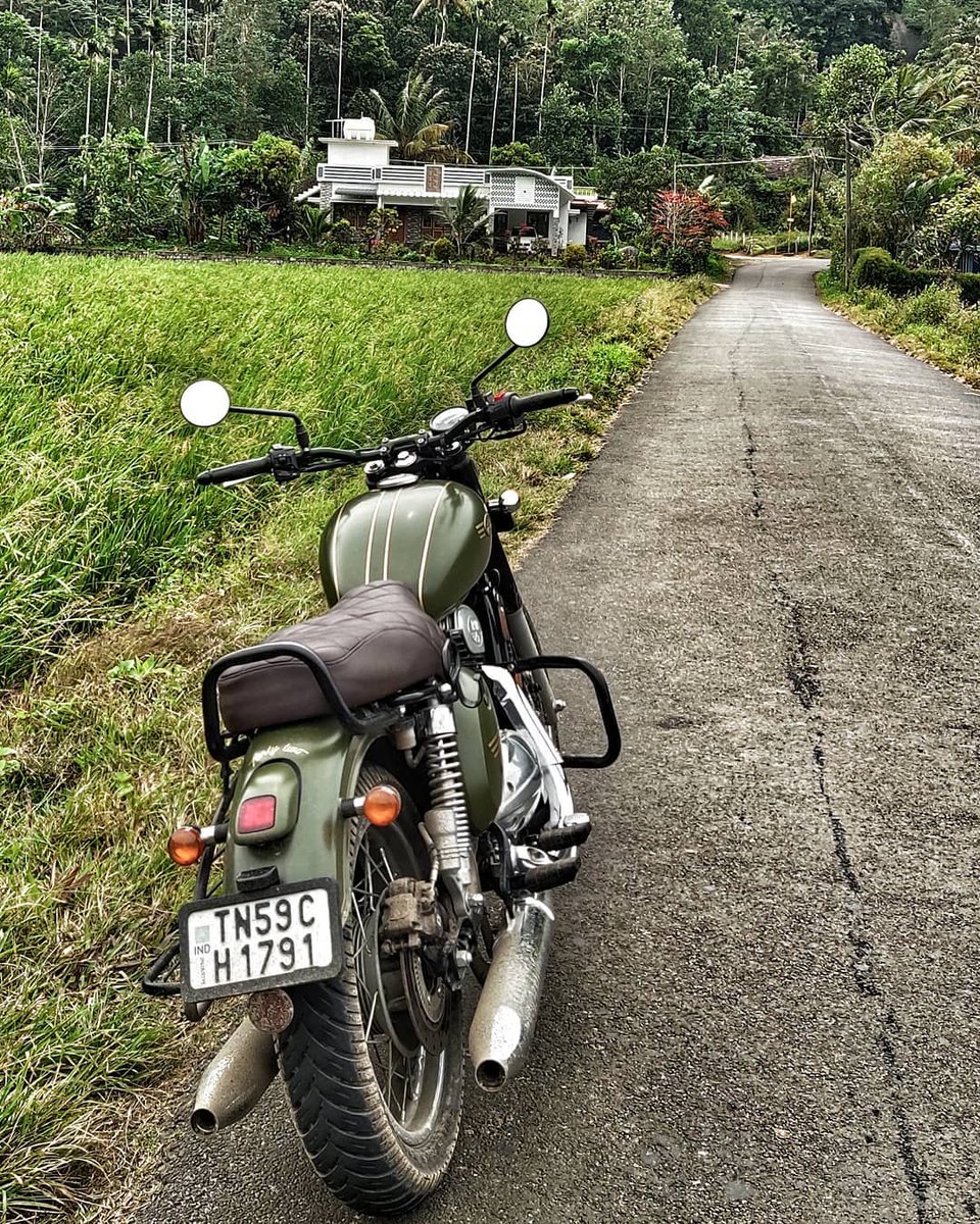 jawamotorcycles's tweet photo. Immersed amid the countless shades of green that drape his surrounds in Kerala, NagaPrabhu (On Instagram: prabhu_rajan_17) and his ‘baby’ - the #Jawafortytwo Galactic Green look only towards the possibilities that lie ahead. 

#jawamotorcycles #galacticgreen #keralariders https://t.co/gn1Ku6dMEC