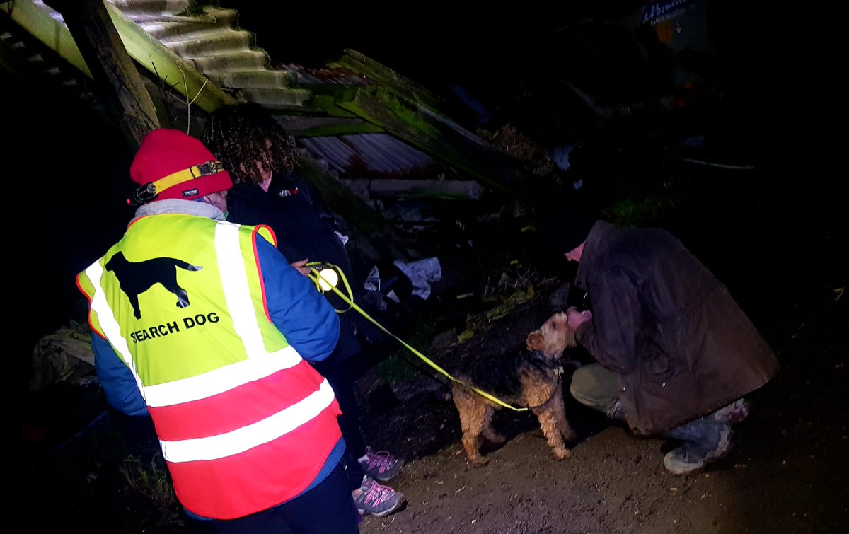 TRAILING DOG TEAM FIND!! Last night we were called out for a dog missing from his home. Trailing dogs Maisy and Lexi attended with their handlers.
We located Monty scared, cold and with a cut to his tummy. We  wish Monty a speedy recovery and glad he's back home with his family.