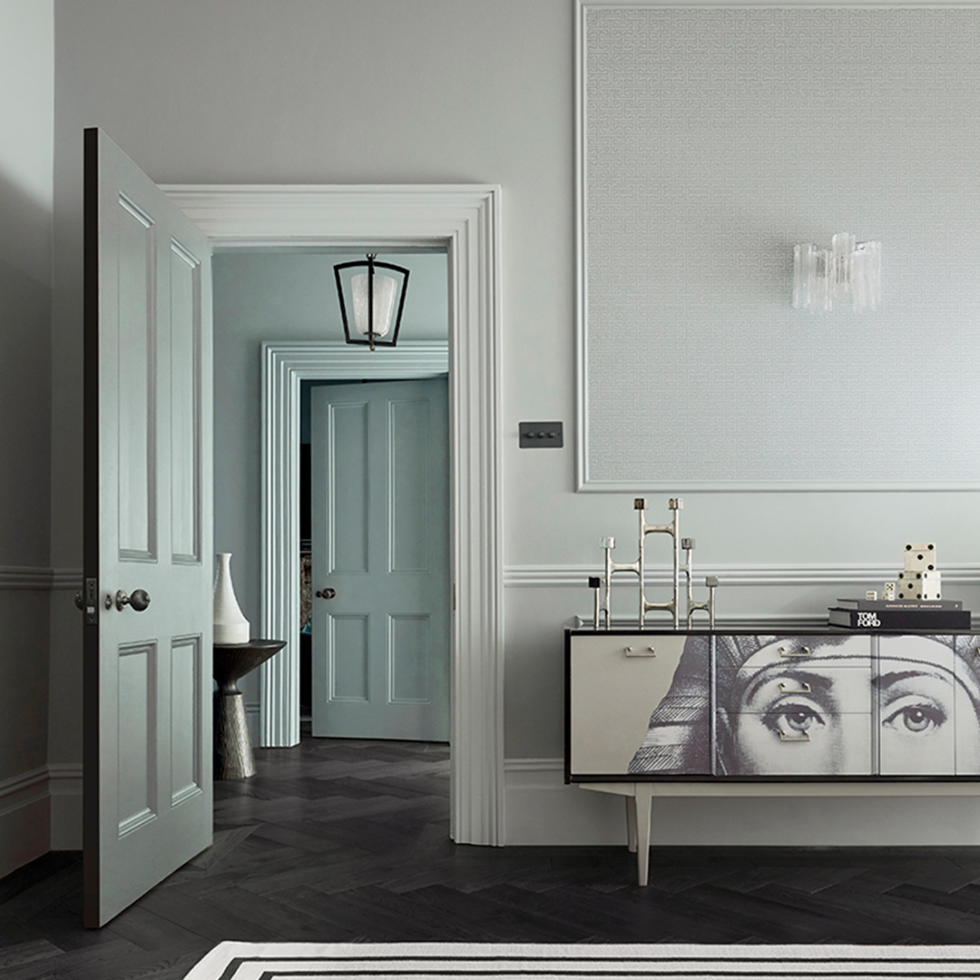 ZoffanyFW's tweet photo. Double La Seine is a timeless grey blue which elegantly brings a touch of tranquillity to a room. As Ultimate Gray is Pantone's Colour of the Year, this is the perfect choice when choosing a colour scheme this year for your interior space.
Paint: https://t.co/joHcPJqxIT https://t.co/bsDa9meneB