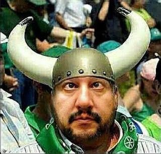 petronillarusso's tweet photo. Orgoglio itagliano, ah No
#JakeAngel Italo americano, seguace di #Trump e delle teorie complottistiche... volte a rivelare veritΓ che rimangono nascoste π³
La variante americana ci mancava proprio! π₯΅ https://t.co/tRB0n8PBI9
