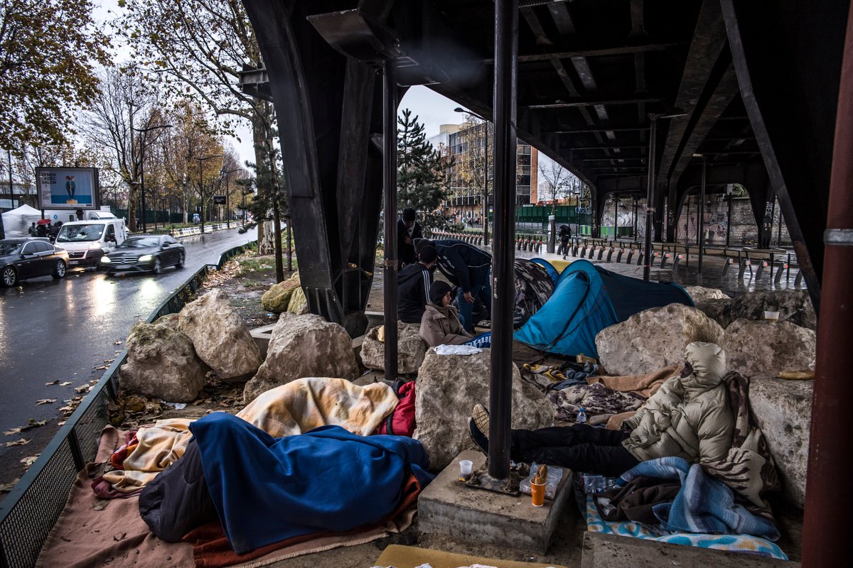 En #France, la situation des personnes exilées sans abri ne cesse de se dégrader.

Pour réclamer une véritable politique d'accueil, nos 33 associations et collectifs saisissent la Défenseure des Droits <a href="/Defenseurdroits/">Défenseur des droits</a>.

➡️ bit.ly/3bgqp8Z