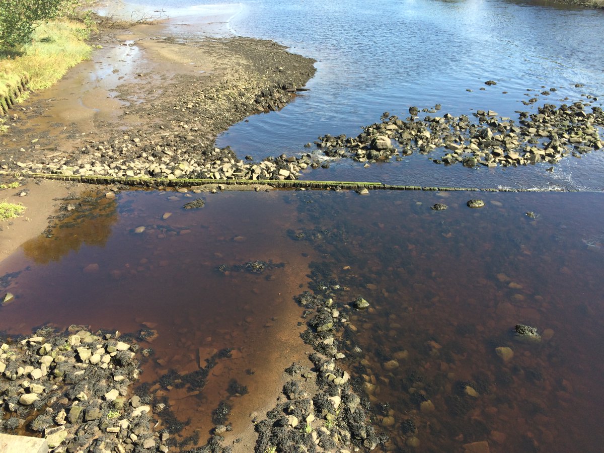 16...furthermore, about 20 mt before reaching the old bridge there’s a ‘step’, a low water crossing spanning the river that, even when the tide comes in, can scupper you - what lies beneath.