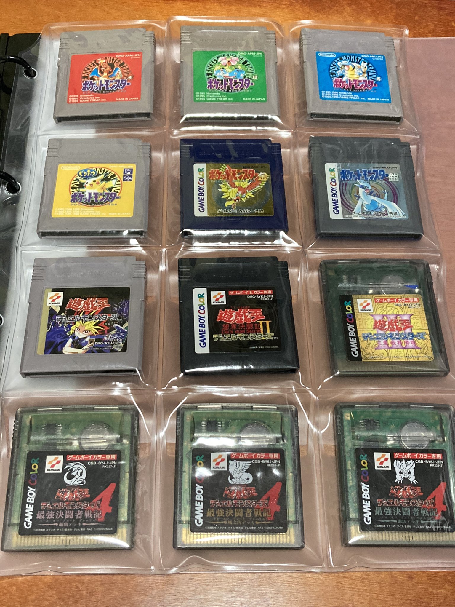 018 ゼロイチハチ セリアの マイコレ57mm缶バッジ収納リフィル が携帯ゲーム機 Gb Gbc Gba Psp 用ソフト 収納に便利なのを発見した Umdは割とギリギリだが リフィルの素材が多少伸縮性があるのでなんとかなる