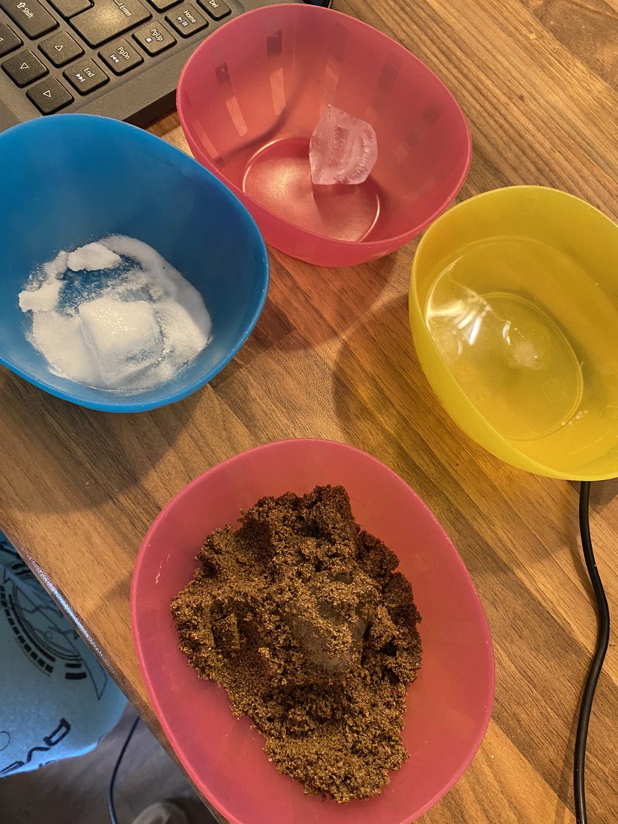 BECCI678's tweet photo. @FfynnonTafPri why we use salt on our roads during winter! #science#homelearning https://t.co/k7vudMECD2