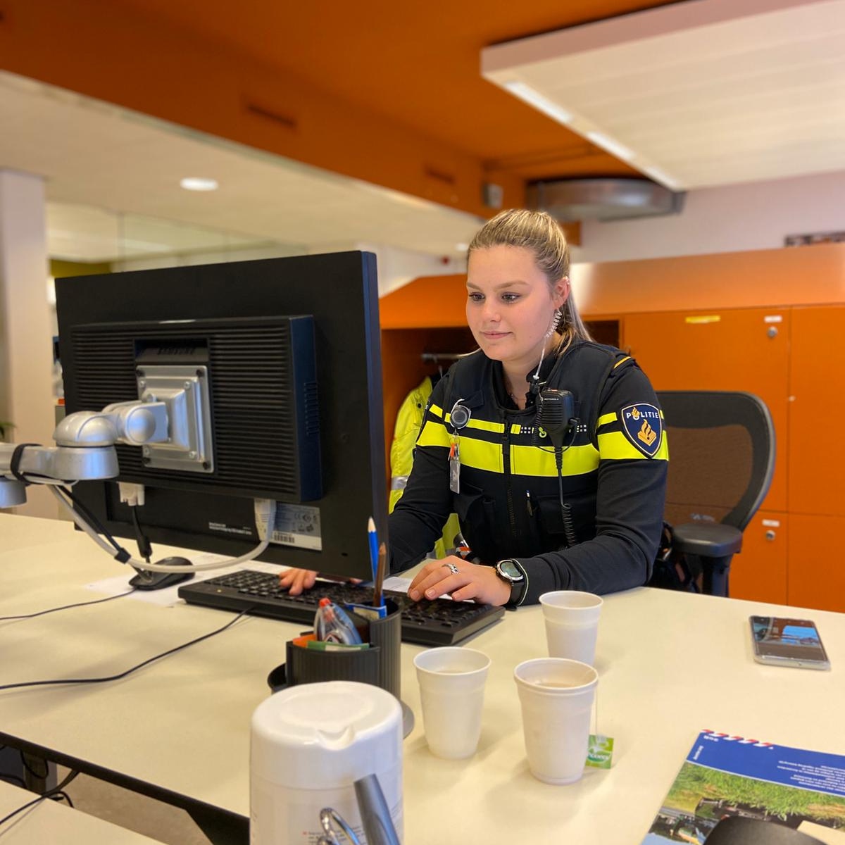Politiebond's tweet photo. Door het grote aantal aanmeldingen voor de digitale bijeenkomsten over #caopolitie hebben we een 4e datum beschikbaar gesteld. 
🗓 Dinsdag 19 jan 2021, 
🕖 Sessie 09.00 uur - 10.30 uur. 
Aanmelden via deze link 👇 https://t.co/jdyExVnPa7
#Meet #politie https://t.co/U10aq814u5