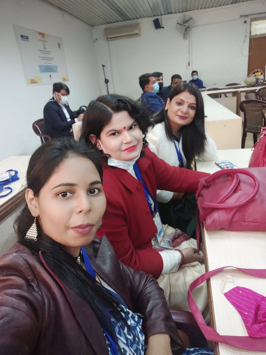 ZaitoonZia's tweet photo. @Zaitoon zia #Proudful_Moment
#Today 
Invited in the Launching program of __UP OER #VIKALP @ SCERT
Chief Guest State Education Minister 
Dr Satish Dwivedi BJP Sir 
Lalita Pradeep Pandey Ma'am
HCL Samuday https://t.co/xKqCJ2vWtr