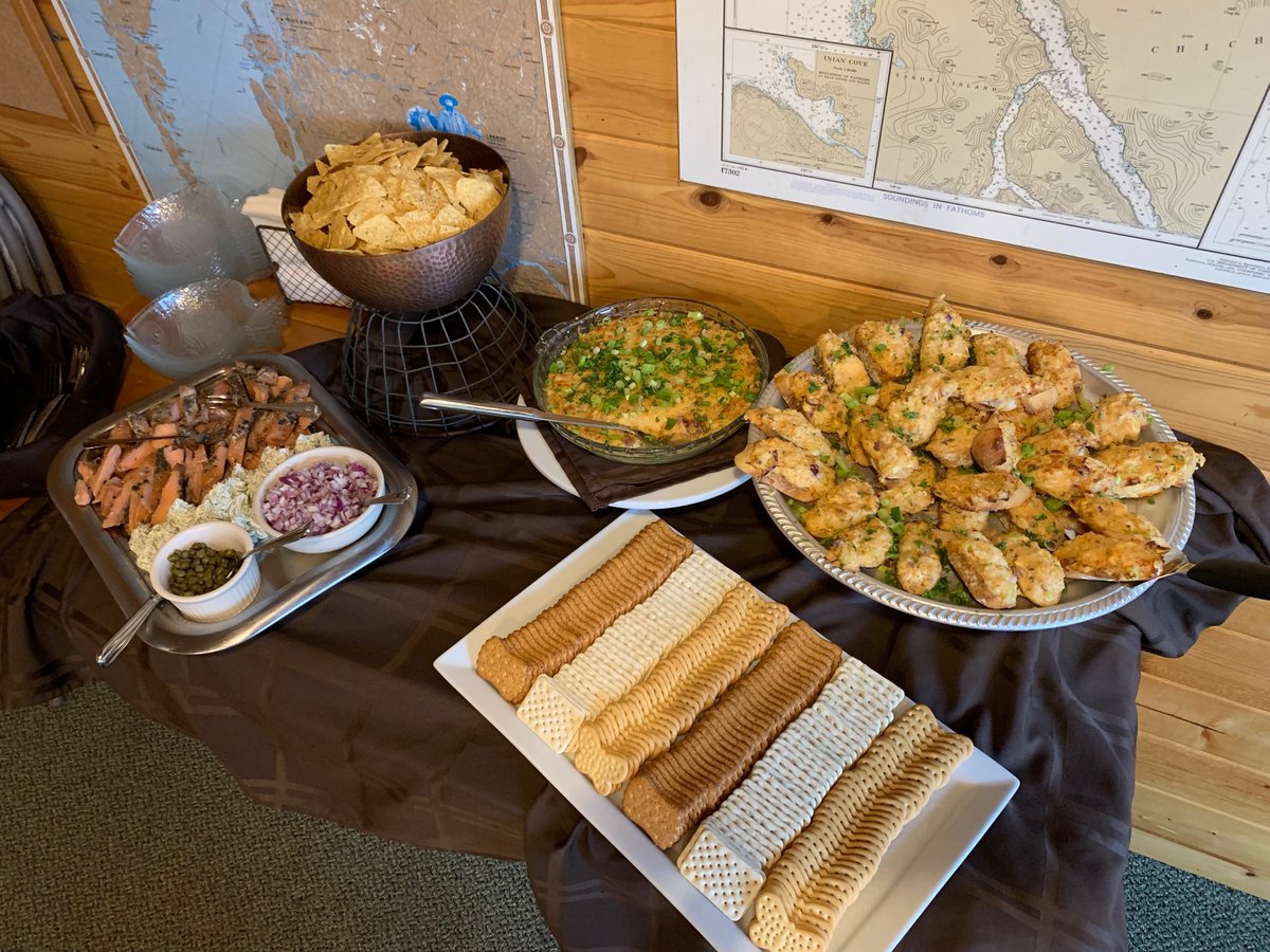 Anyone hungry?! Every night with your stay with us we provide appetizers before dinner! But I warn you make sure to leave room for dinner!