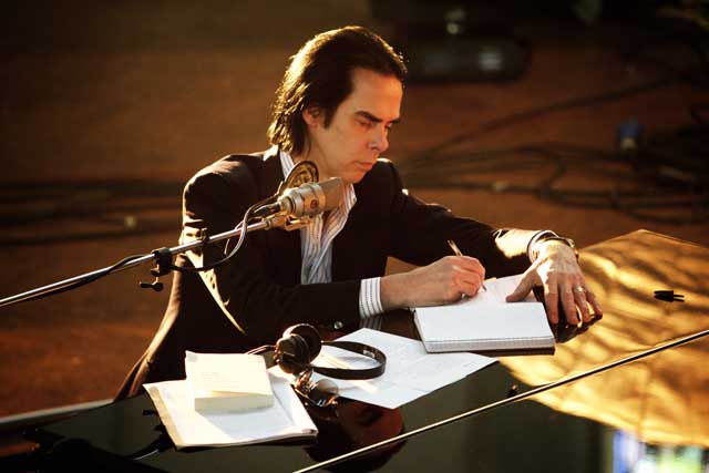 ouifm's tweet image. S'il a annulé sa tournée, @nickcave est retourné en studio.

Les détails ici : ouifm.fr/nick-cave-trav…

📷© Kerry Brown