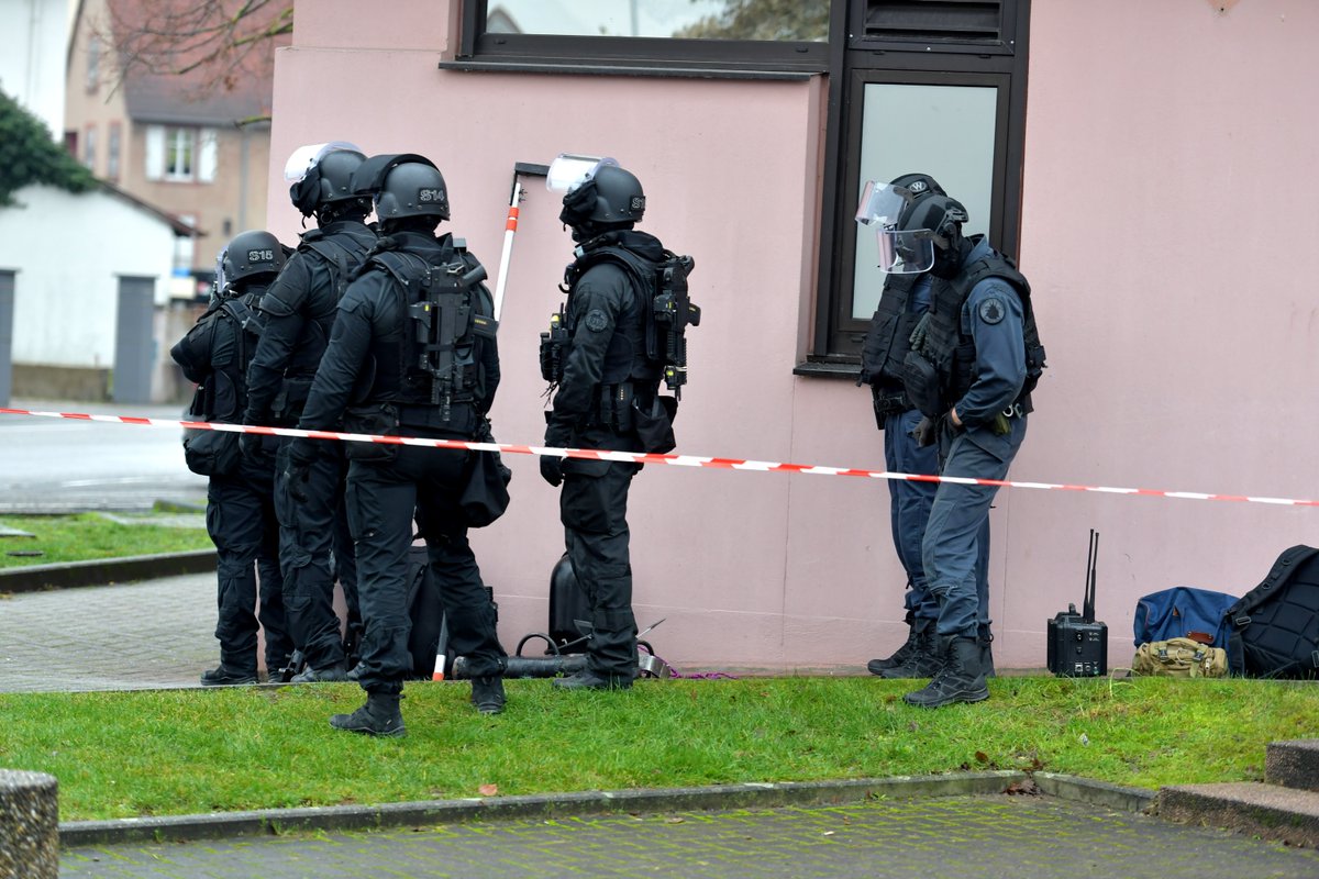 PoliceNat67's tweet photo. Petit retour en images sur l’intervention du #Raid hier à #Haguenau 

Crédit photos : Franck Kobi/Haguenau avec son aimable autorisation.

https://t.co/ZvDCSjkqVC https://t.co/Wwg5ftzprq