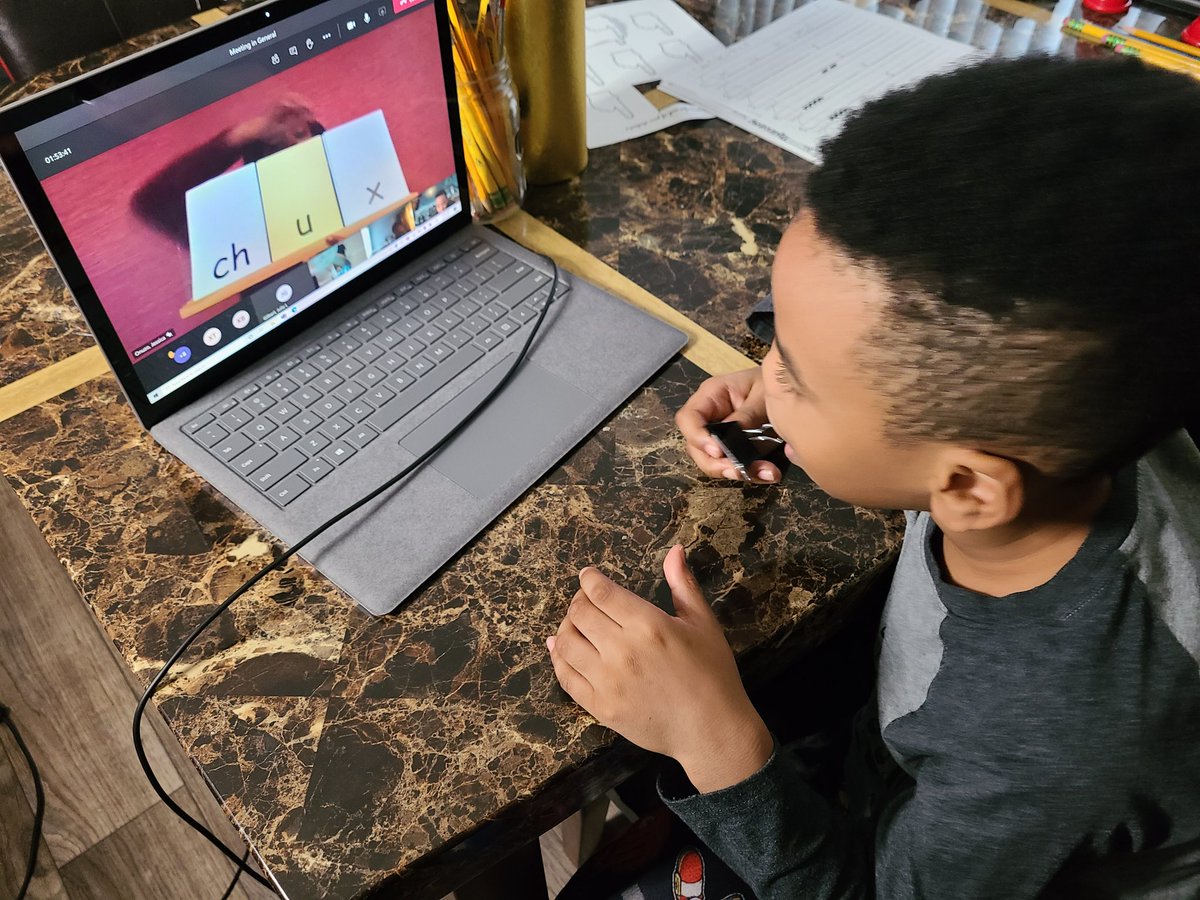 AlchemistofEDU's tweet photo. S/O to @JessicaOnuzo on her amazing phonics lesson on blending this morning. She makes it hard to teach my groups  in the same room with one of her Arrow Leaders. She sets high expectations of learning for her students EVERYDAY. I am proud teammate and parent of @GullattES1 https://t.co/8mxK977OmR