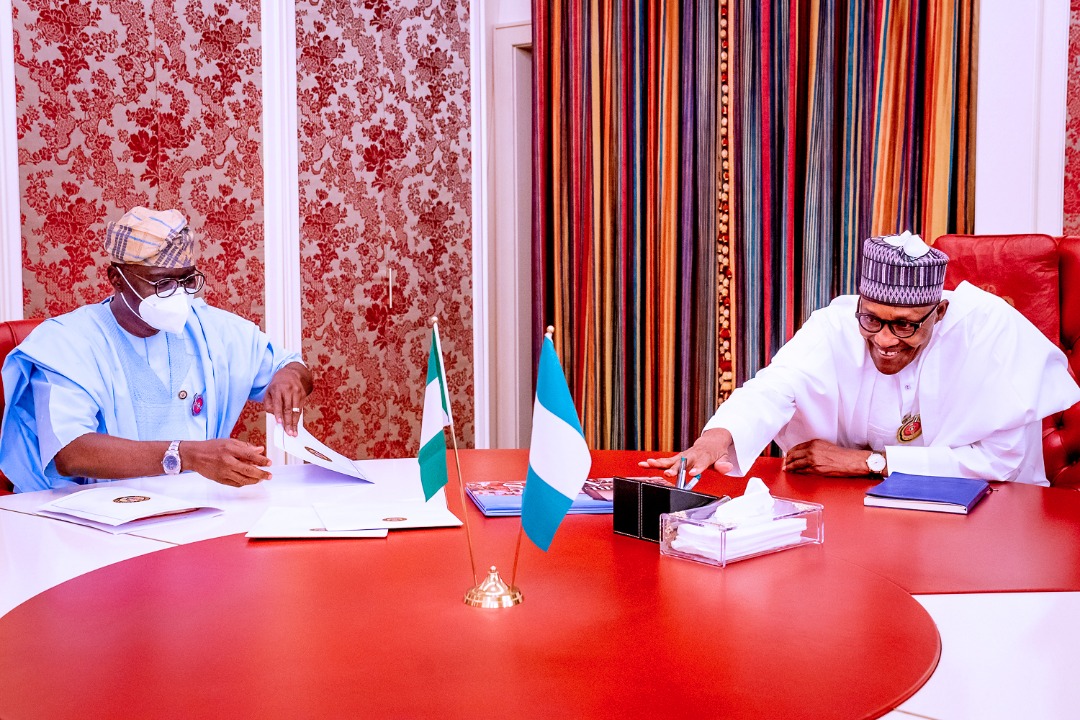 officialCPS_Lag's tweet photo. President @MBuhari today received Governor @jidesanwoolu at the presidential villa Abuja. Details later...
#ForAGreaterLagos https://t.co/kwR34zIHSz