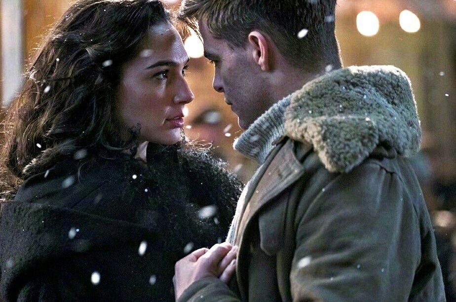 Cirodrum5's tweet photo. Gal Gadot y Chris Pine como Diana Prince y Steve Trevor. Mi pareja favorita del cine de superhéroes ❤. https://t.co/kp3PhsDGOH