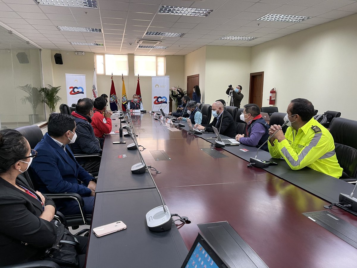 MuniRiobamba's tweet photo. #Ahora| Inicia reunión de la Mesa Técnica de Salud y el Mando de Control Unificado del #COEMunicipal para analizar la situación epidemiologíca del Cantón y adoptar acciones que deben cumplir los ciudadanos para evitar el incremento de contagios #COVID_19 https://t.co/nBmVwNLDDd