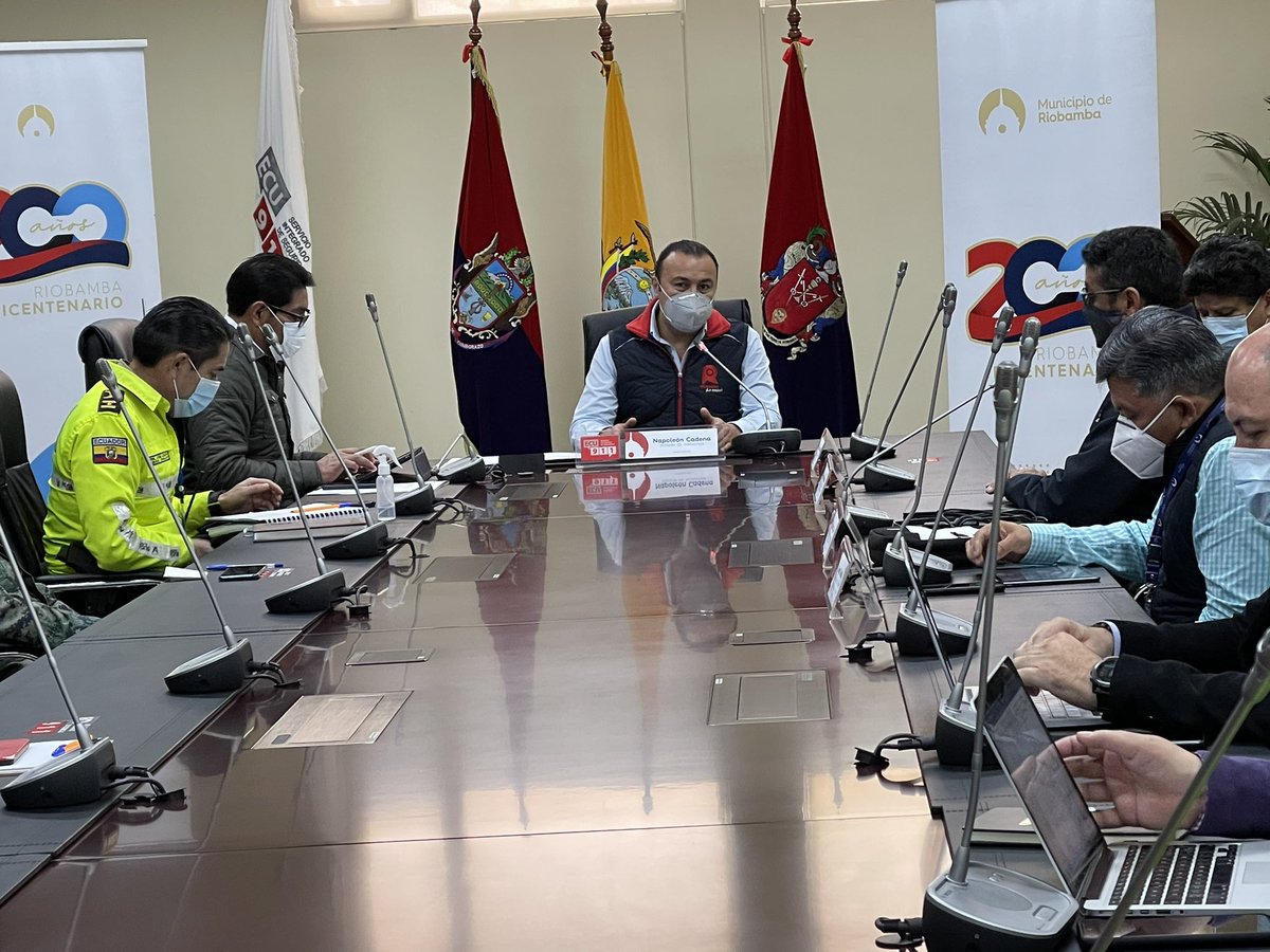 MuniRiobamba's tweet photo. #Ahora| Inicia reunión de la Mesa Técnica de Salud y el Mando de Control Unificado del #COEMunicipal para analizar la situación epidemiologíca del Cantón y adoptar acciones que deben cumplir los ciudadanos para evitar el incremento de contagios #COVID_19 https://t.co/nBmVwNLDDd