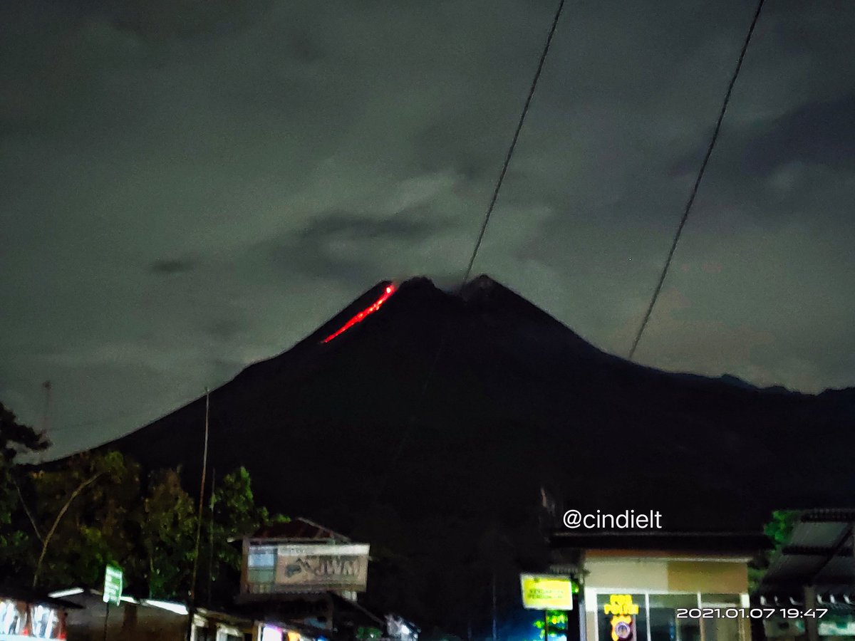 86MJTC's tweet photo. Tetep setia memandangmu, mengamatimu, mencermatimu dan mencintaimu

Pos pantau Ngrangkah
📸 @cindielt

@merapi_uncover
@IniSleman
@berandasleman_ https://t.co/joeKOSa7xP