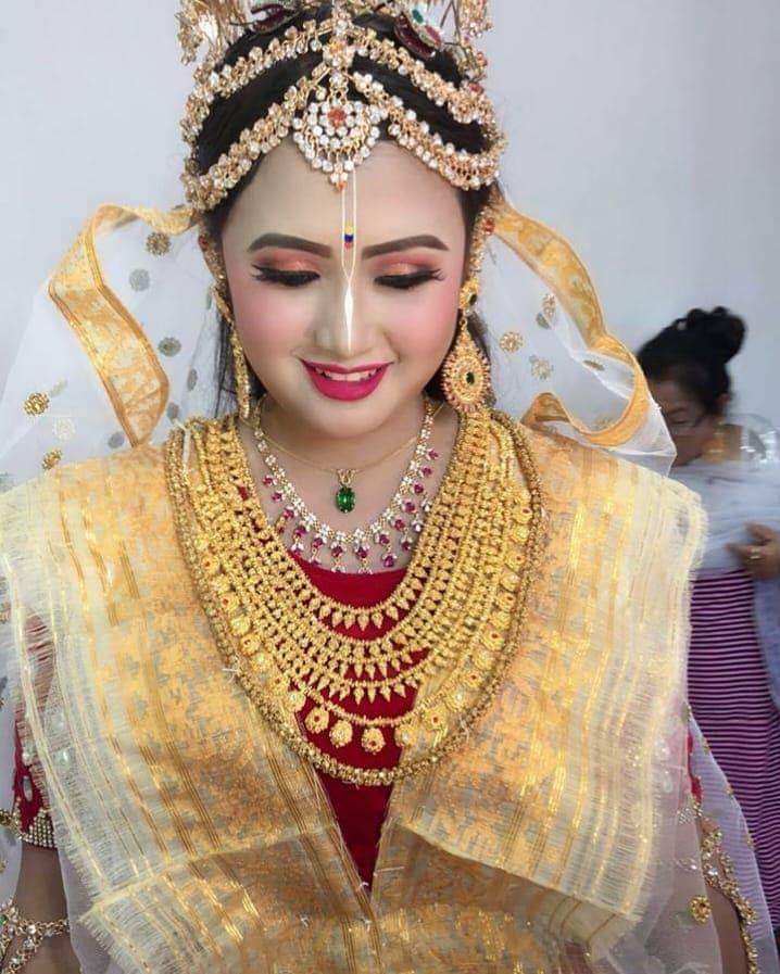 A Manipuri bride | Bride costume, Wedding doll, Girl hand pic