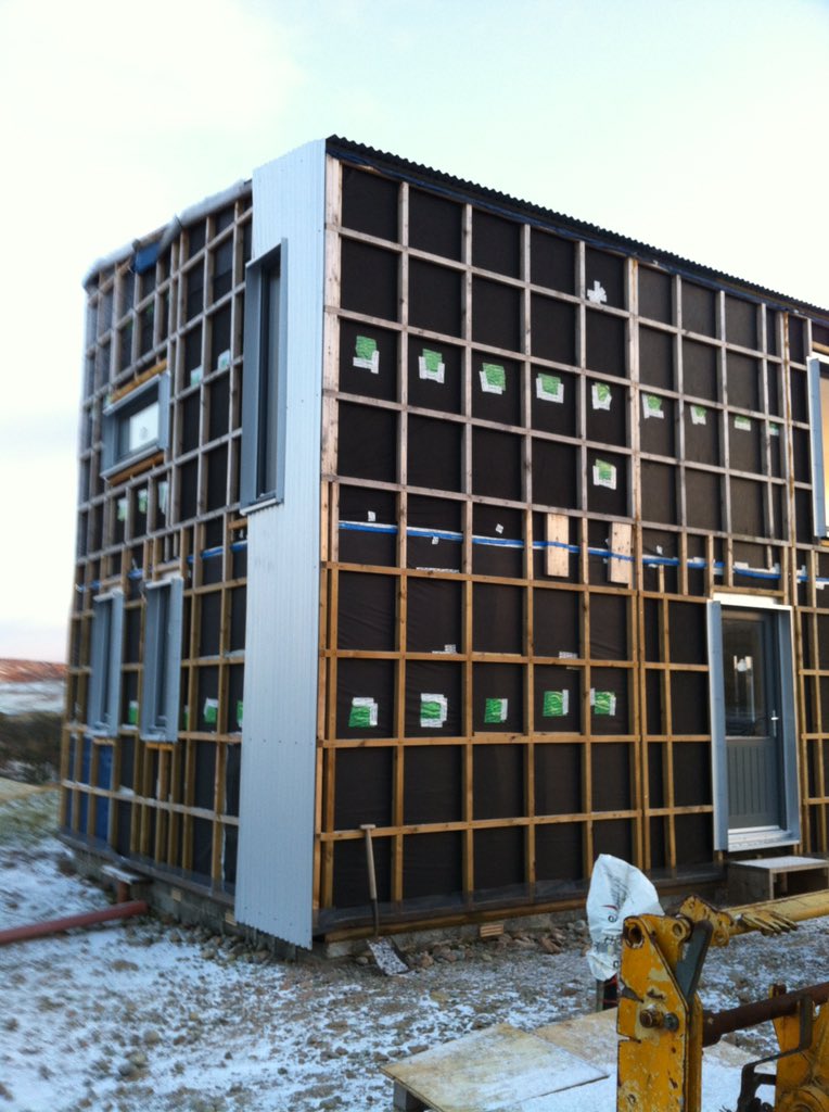 The tin went on, (ace contractor doing it normally built agricultural sheds & knew what he was doing). It was a tricky job, fitting around windows & because nothing was as straight as it should have been. (Story of the house really). But at least it was weathertight for winter.