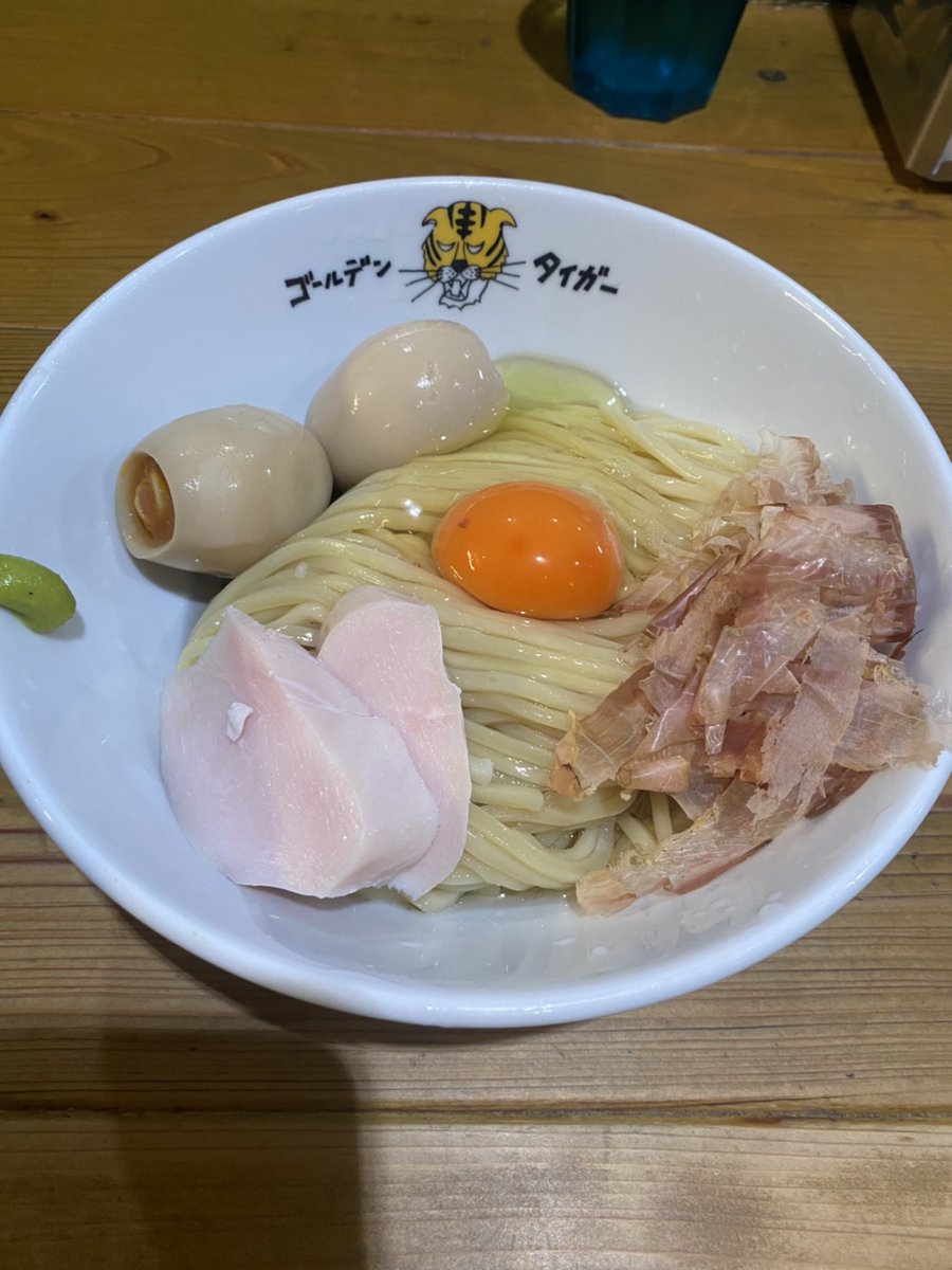 野菜マフィア Aka 吉田農園 ゴールデンタイガー Golden Tiger24 埼玉県熊谷市 Tkm たまごかけ麺 冷水でしめた麺 かえし 生卵を混ぜて食べる冷たいラーメン 鰹節 山葵 他にもキムチ 納豆など家庭にあるものと相性抜群 〆は残ったかえしにご飯を