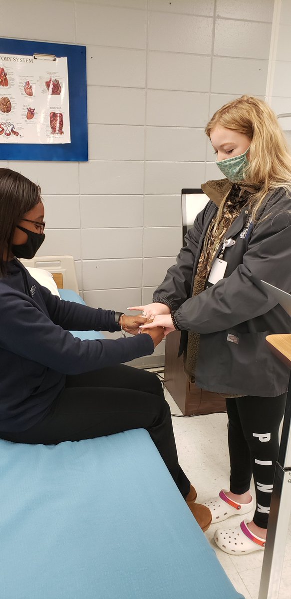 MCCTCHOSA's tweet photo. Practicing neurological assessments @CareerTechCntr @4alabamahosa #4alabamahosa #alabamahosa #techpride https://t.co/aPQBESegnV