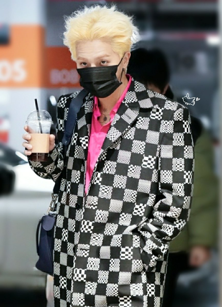 bluebird930330's tweet photo. 2021 뤄비똥 신상남💖 

#MINO #WINNER #송민호 #위너 https://t.co/dsgsLksjDH