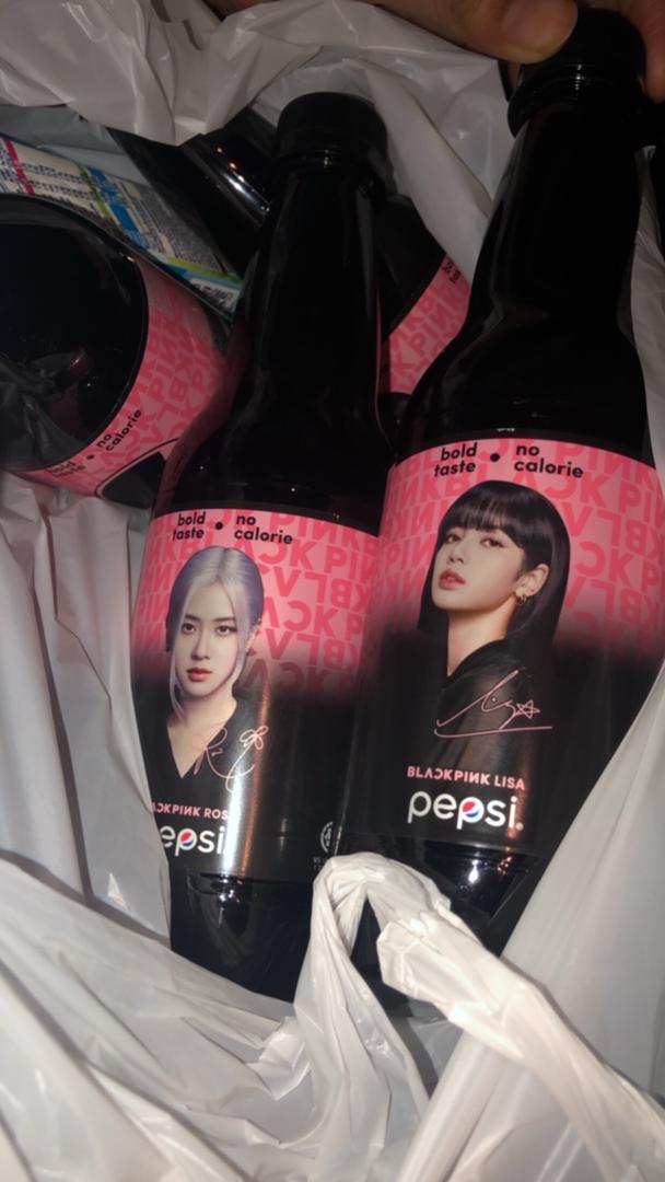 allforthorns's tweet photo. found chaelisa today ! jennie is nowhere to be found 😭 #findingjennie 

@BLACKPINK https://t.co/qqTcVOgpV3
