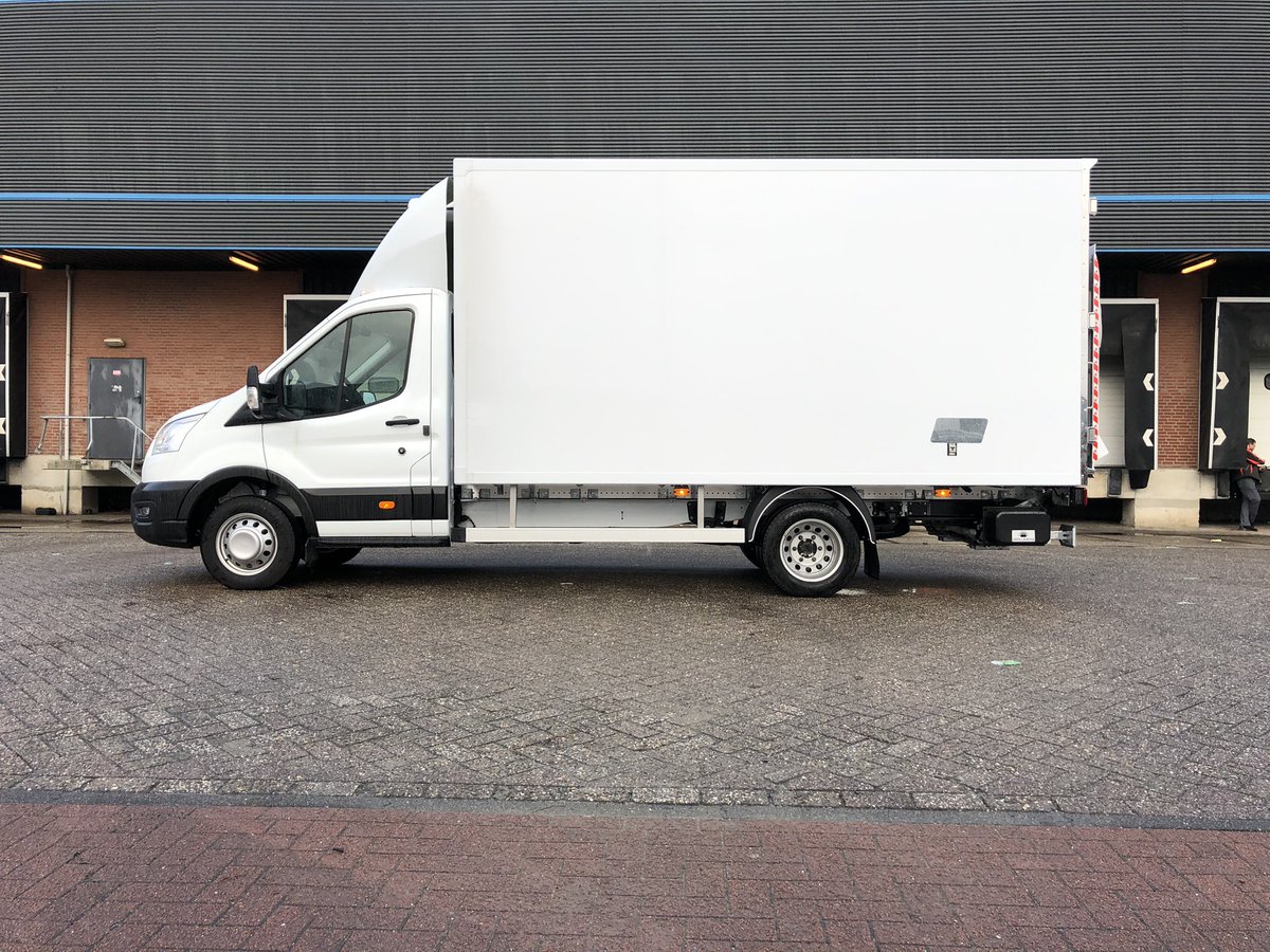 Eerste afleveringen van 2021 ook weer een feit. Geïsoleerde laadbakken geleverd met achtersluitende Dhollandia laadklep.