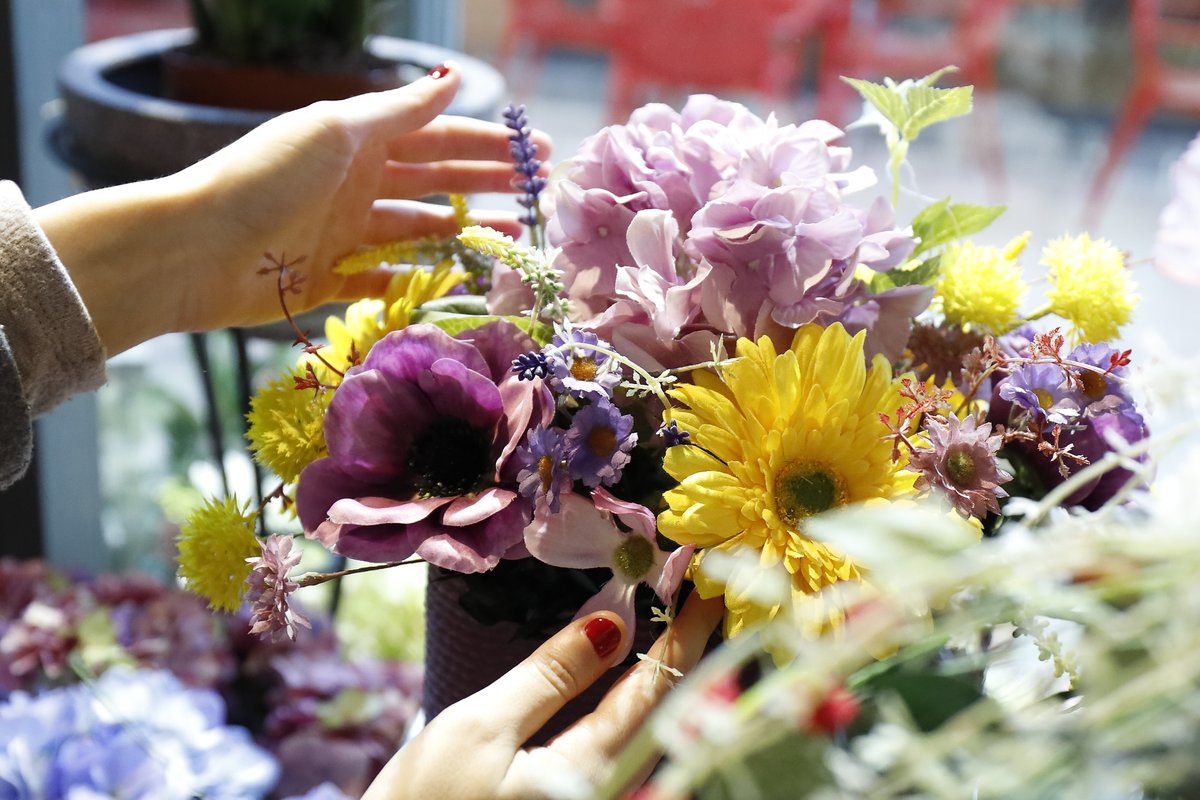 ¿Sabías que las flores levantan el ánimo😁, son un regalo unisex👩‍🦰👨‍🦰, sirven para cualquier ocasion y son un regalo con el que acertarás💐?

👉Pues ya sabes lo que toca😜... para el o para ella en Floristeria Valentina encontrarás lo que estás buscando
#QuedamosEnLosPorches