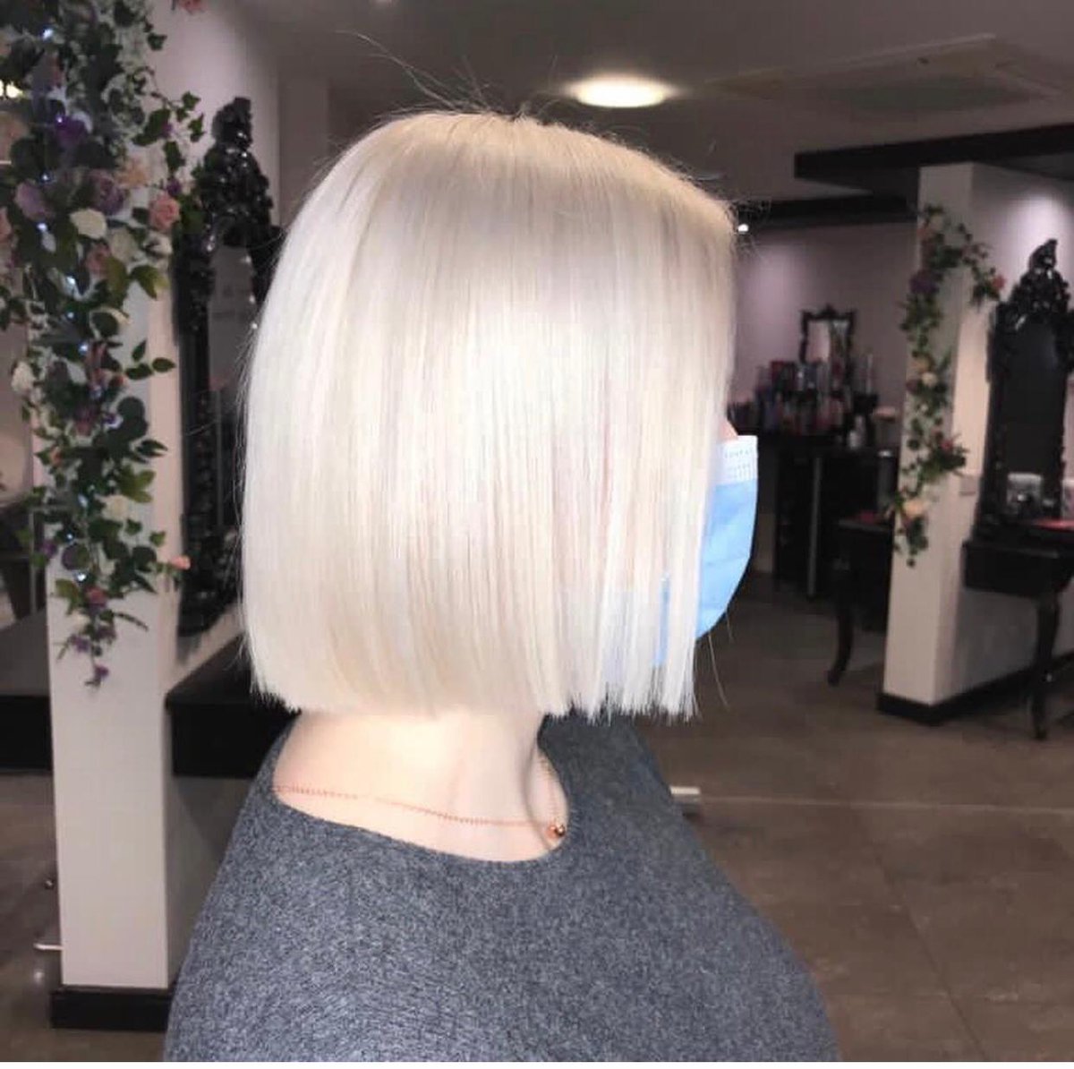 BuckshawHub's tweet image. Before vs After from our fabulous Salon!💇‍♀️

Snow White colour 💫 This transformation was all done by Jayne in one sitting thanks to the amazing olaplex protecting the hair.

#blondeme #schwarzkopfprofessional #schwartzkopf #snowwhitehair #bluntbob #sleekbob #icetoner