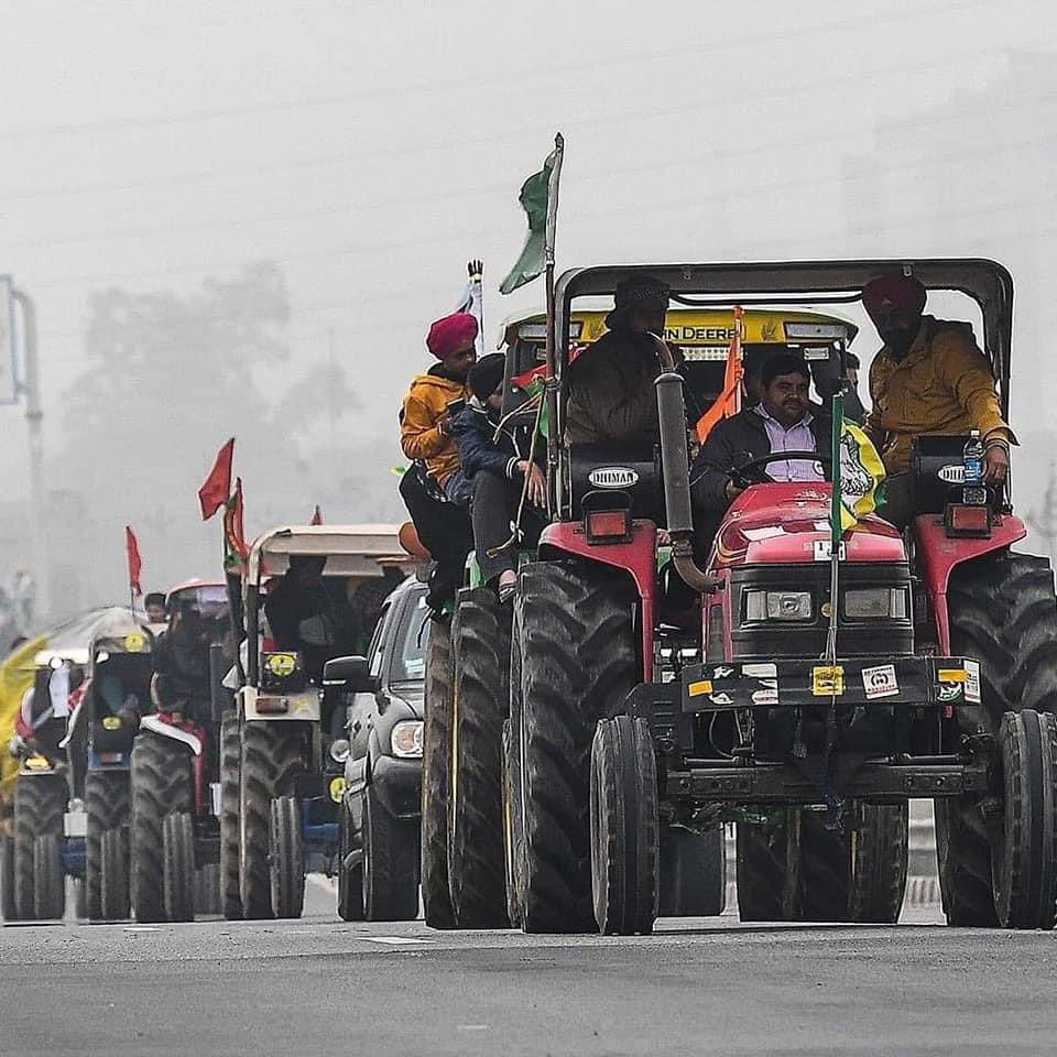 RaviSinghKA's tweet photo. Hi @GWR  ! 1000s of tractors took part in the #TractorMarch in Delhi today ! 

Is this some sort of world record for tractors ? 

#FarmersProtest https://t.co/TijwzGrVB7
