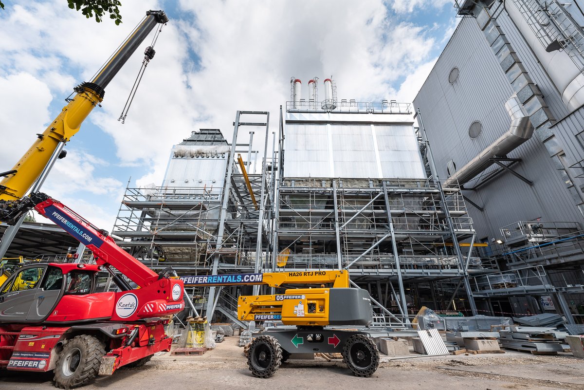 annelauremeyer's tweet photo. @suezFR @ClemRitter @evodiavosges #FENIIX, l’Usine de #ValorisationEnergétique modernisée et exploitée par @suezFR c’est : 
- 1 seule ligne de valorisation énergétique, 
- des tonnages maîtrisés grâce aux actions de prévention/sensibilisation au tri d'@evodiavosges, 
- une performance énergétique accrue de 79%. https://t.co/ER3Izxx4VR