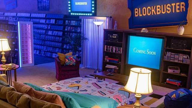 factzfly's tweet photo. The last remaining Blockbuster location in the world is putting itself up as an Airbnb for three, one-night stay in September for $4 a night. It's located in Bend, Oregon. https://t.co/6OBAGdR90G