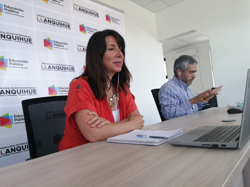 edu_llanquihue's tweet photo. 📢 ¡A esta hora! Objetivos y desafíos para el 2021 | Directora Claudia Trillo y Subdirector de UATP, Juan Carlos Olguín encabezan webinar con Equipos Directivos, Docentes y Asistentes de la Educación de la comuna de Puerto Varas. https://t.co/37BKbqQ9qD