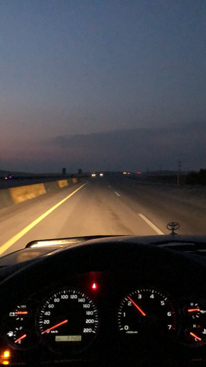 يقولون الوله حاله تجي سبة غياب إنسان
وأنا ياما تعبت من الوله . . و أنت قدامي :(