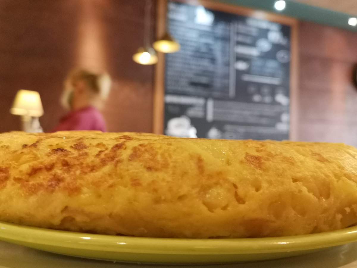 Un lugar lleno de sensaciones donde comer se convierte en un auténtica experiencia. 
📲 660 86 86 23 (WhatsApp)⁣⁣⁣⁣⁣
📞 915 44 12 22⁣⁣⁣⁣⁣
📍 C/ Princesa, 83⁣ 
#Manolo1934