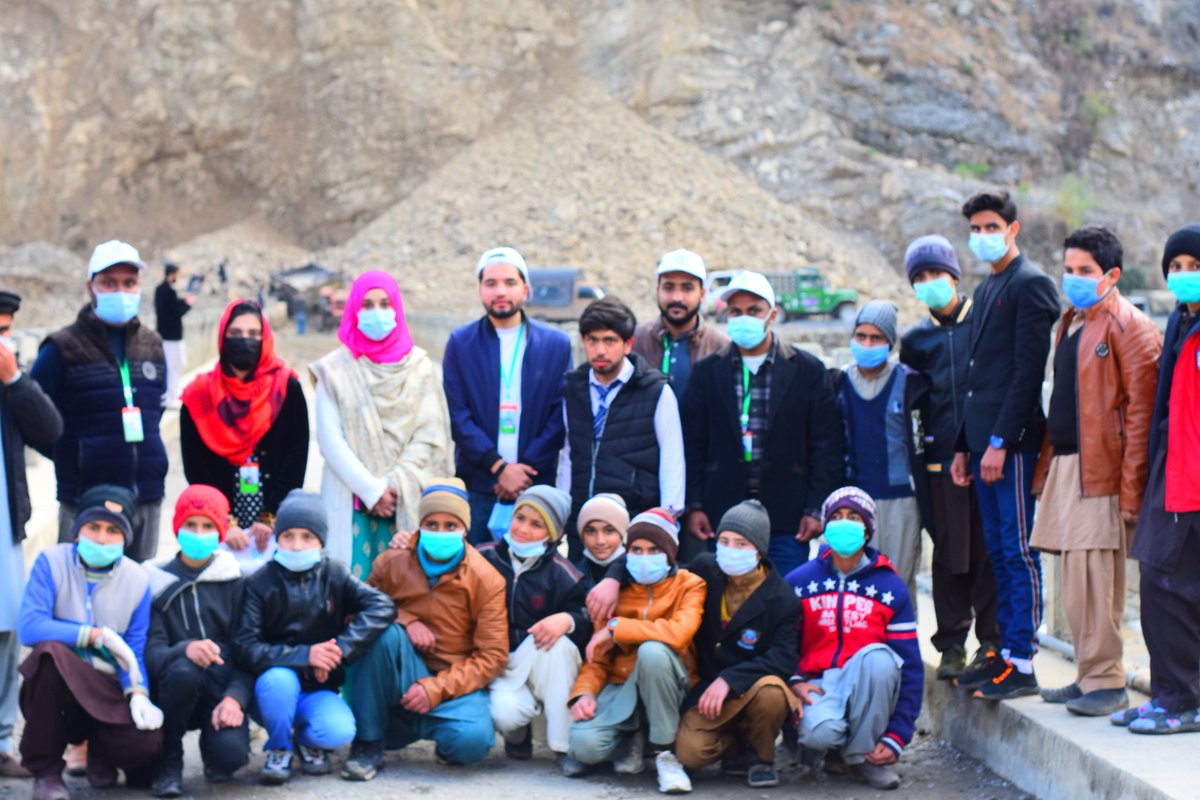 DYOAbbottabad's tweet photo. 🇵🇰
3 Days Cleanliness Campaign in Abbottabad carried out by District Administration Abbottabad
Volunteers of Youth Office Abbottabad activity participated im the campaign and collected the trash from the side areas of River Harno Abbottabad,the busiest picnic spot of Abbottabad https://t.co/dS7rvkGM6L