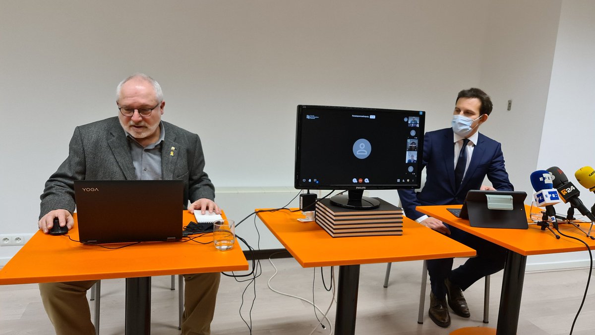 KRLS's tweet photo. Tres anys, 2 mesos i 1 setmana després, la victòria judicial que acabem de conèixer avui en el procés d'extradició del conseller @LluisPuigGordi deixa en evidència davant del món la persecució política de què som víctimes. Vam anar a l'exili a buscar garanties, i les hem trobat https://t.co/5rKQvtAlYB