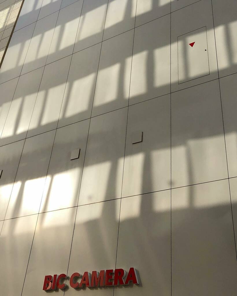 Observing Light|

Sky scraper window reflections. Due to the density of buildings, there’s a lot of #accidentallight play in Tokyo’s commercial areas. Easy to miss, satisfying to notice. 

Share your accidental light observations with us ➡️ #accidentalli… instagr.am/p/CJv0P6zhaRE/