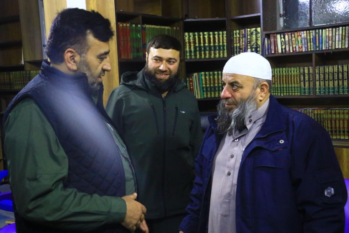 abohmam_buedany's tweet photo. تشرفنا بزيارة رئيس هيئة التوجيه المعنوي في الجيش الوطني السوري الأخ حسن الدغيم والوفد المرافق له مشكورين في جولة ميدانية لمعسكرات جيش الإسلام https://t.co/wEGXnuMOne