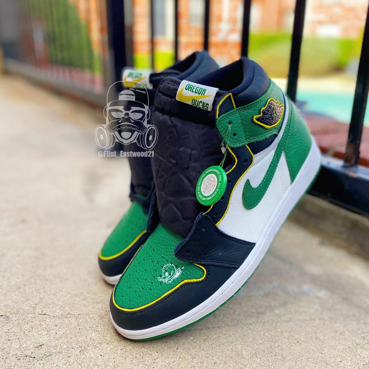 Sneakerfreeak23's tweet photo. RT if you would wear these
#Custom21 #GoDucks #Jumpman #Nike #Oregon https://t.co/8yVY8QRUFT
